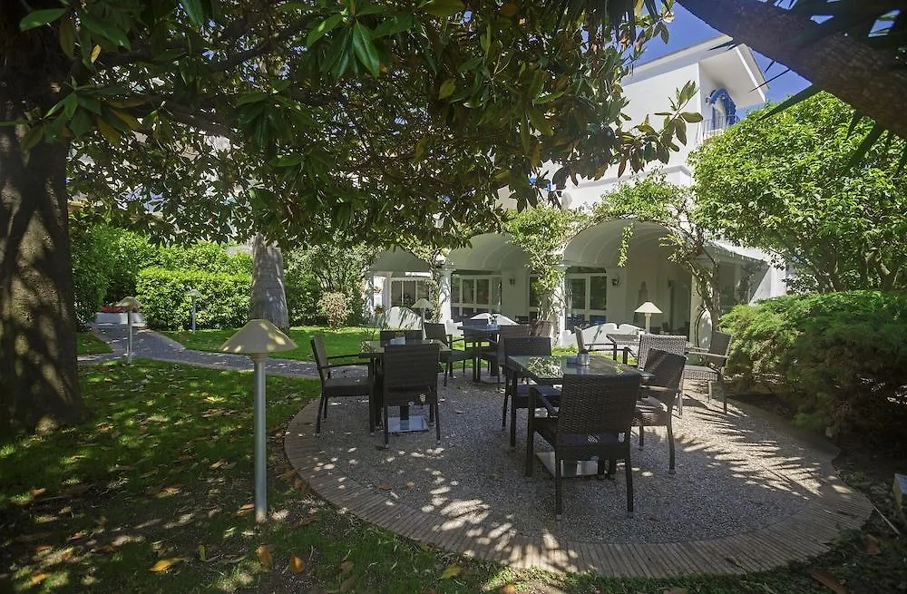 Pazziella Garden&Suites-1